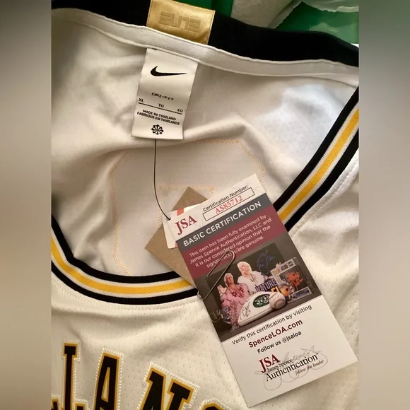 Villanova Wildcats Autographed White Kris Jenkins Jersey - Picture 4 of 5